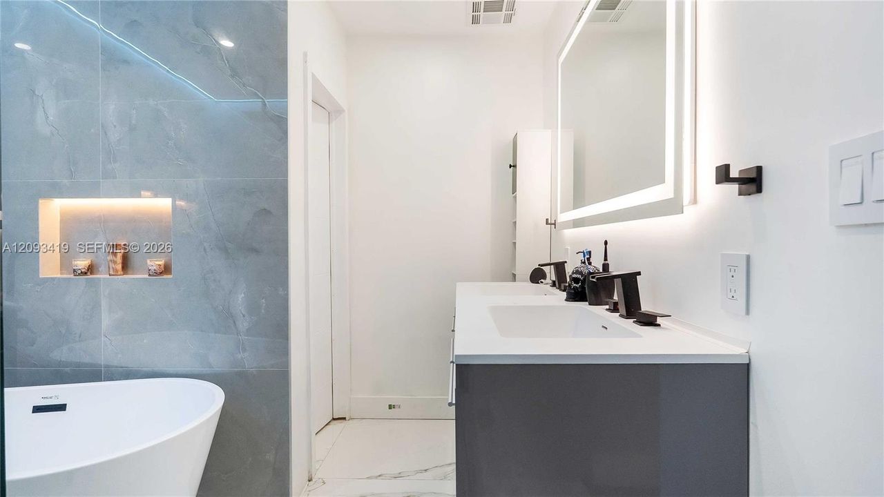 For Sale: $550,000 (4 beds, 2 baths, 1333 Square Feet)