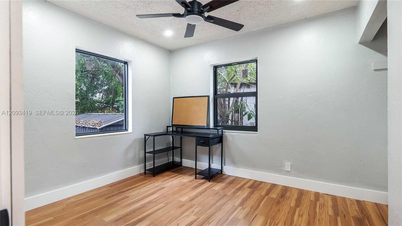 For Sale: $550,000 (4 beds, 2 baths, 1333 Square Feet)