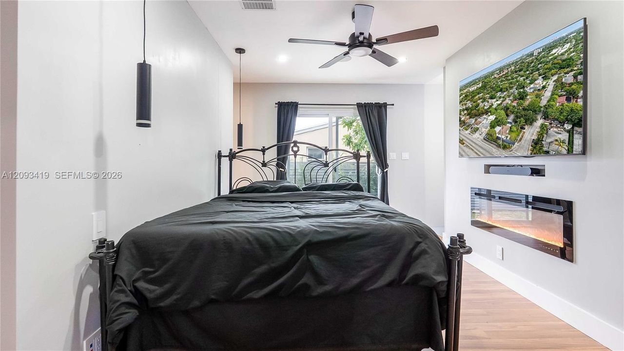 For Sale: $550,000 (4 beds, 2 baths, 1333 Square Feet)