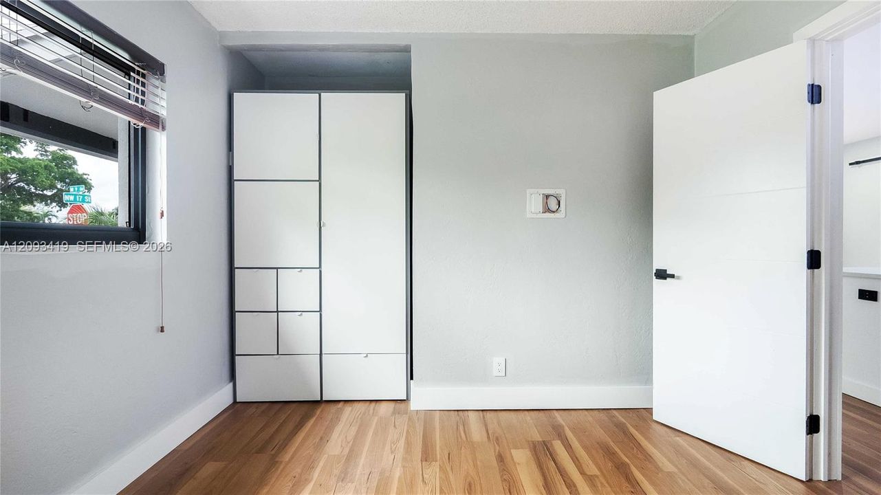 For Sale: $550,000 (4 beds, 2 baths, 1333 Square Feet)
