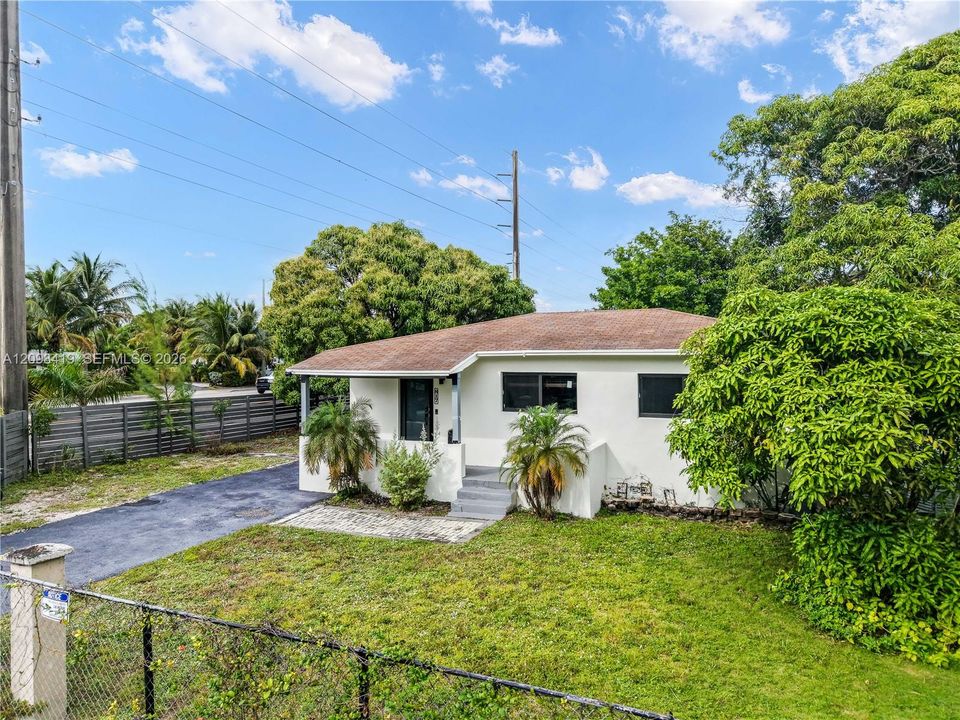 For Sale: $550,000 (4 beds, 2 baths, 1333 Square Feet)