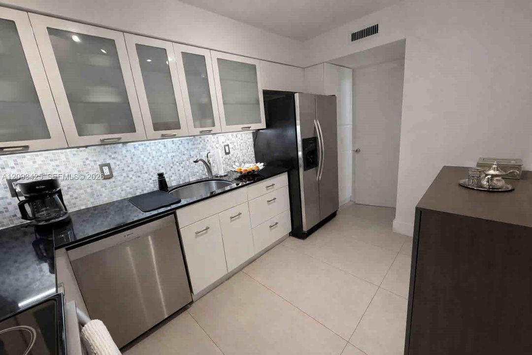 For Rent: $3,500 (1 beds, 1 baths, 1195 Square Feet)