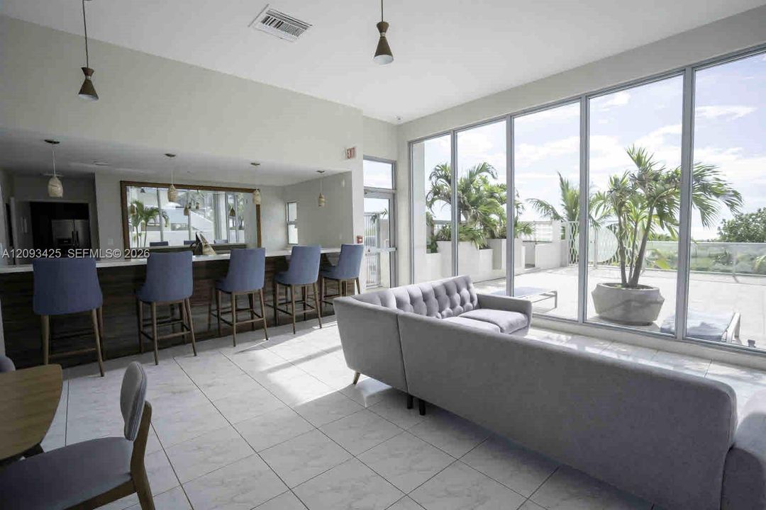 For Rent: $3,500 (1 beds, 1 baths, 1195 Square Feet)