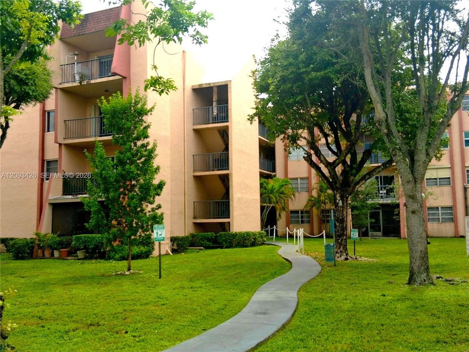 For Sale: $315,000 (3 beds, 2 baths, 1167 Square Feet)