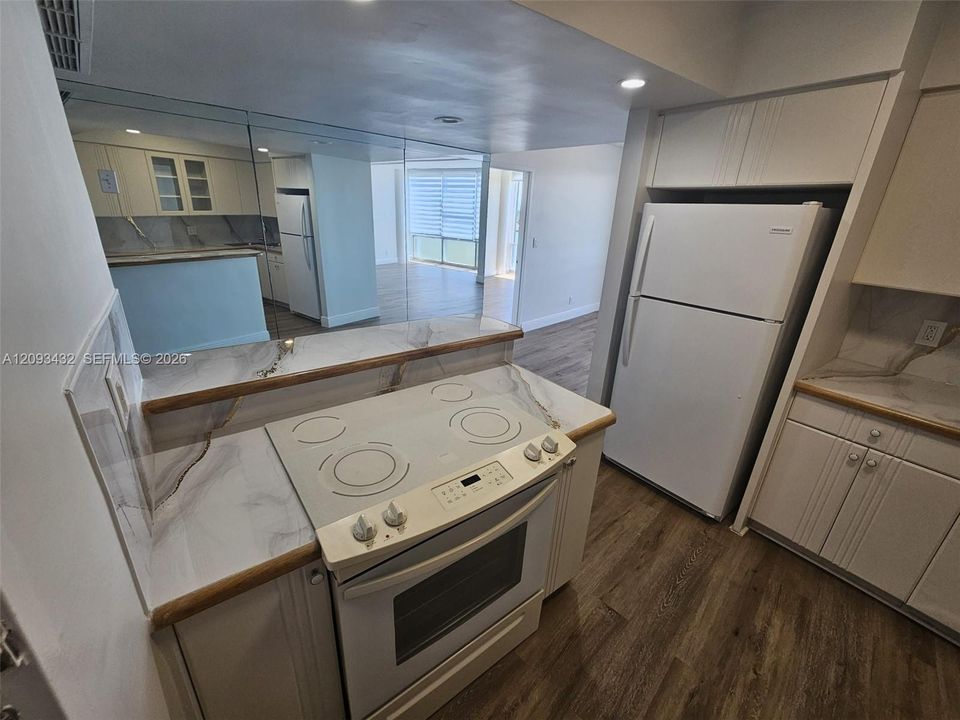 На продажу: $299,000 (2 спален, 2 ванн, 920 Квадратных фут)