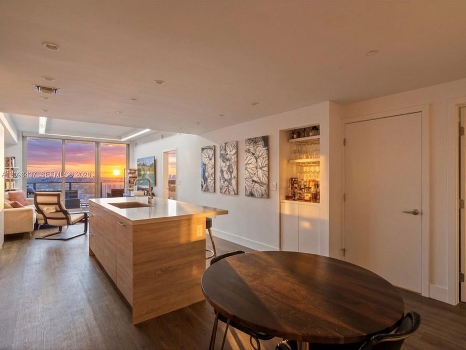 For Rent: $5,000 (2 beds, 2 baths, 1119 Square Feet)