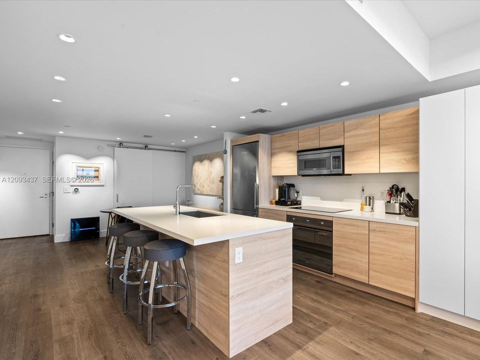 For Rent: $5,000 (2 beds, 2 baths, 1119 Square Feet)