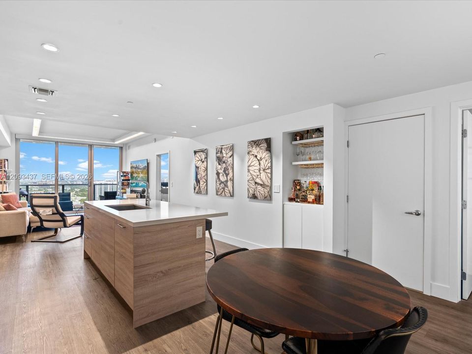 For Rent: $5,000 (2 beds, 2 baths, 1119 Square Feet)