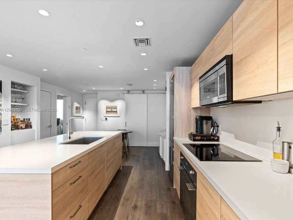 For Rent: $5,000 (2 beds, 2 baths, 1119 Square Feet)