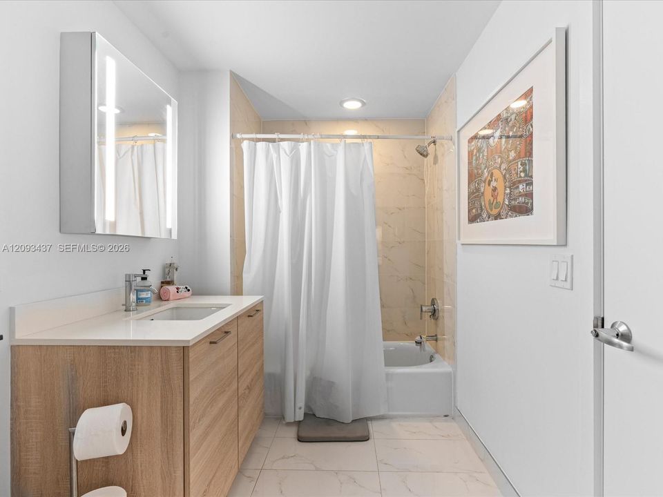 For Rent: $5,000 (2 beds, 2 baths, 1119 Square Feet)
