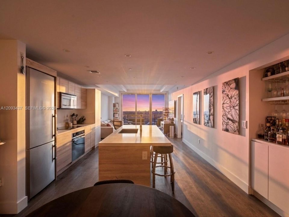 For Rent: $5,000 (2 beds, 2 baths, 1119 Square Feet)