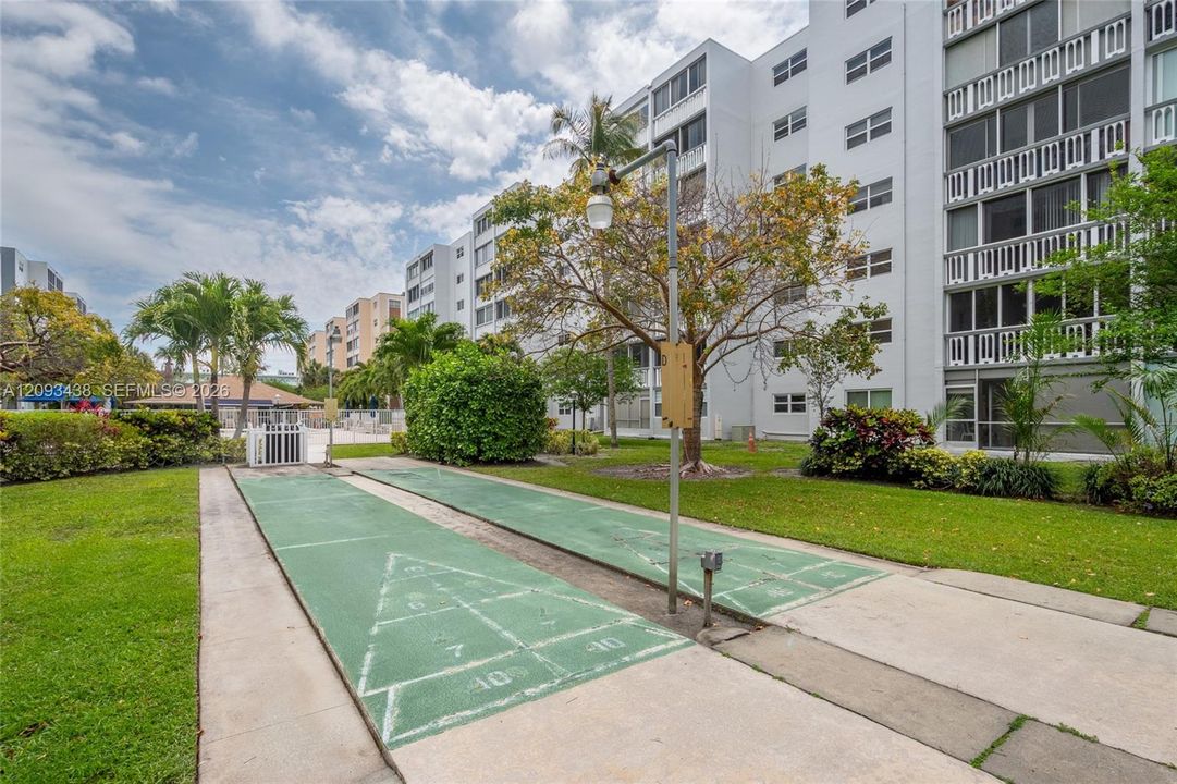 For Sale: $195,000 (2 beds, 2 baths, 1092 Square Feet)