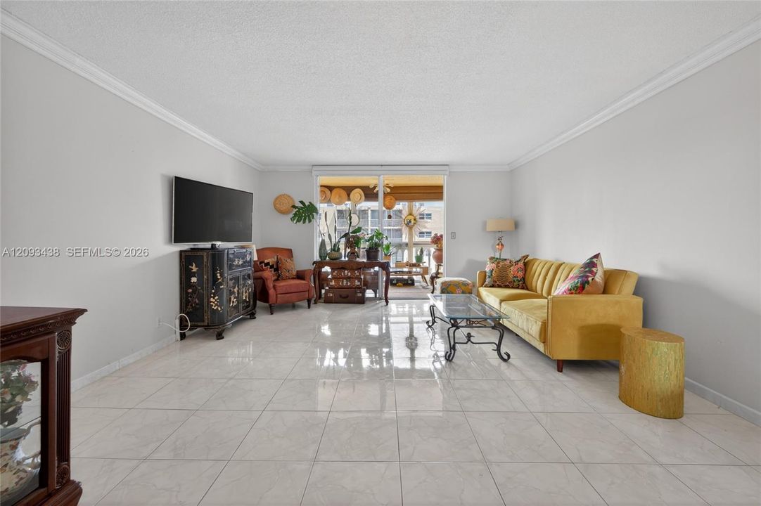 For Sale: $195,000 (2 beds, 2 baths, 1092 Square Feet)