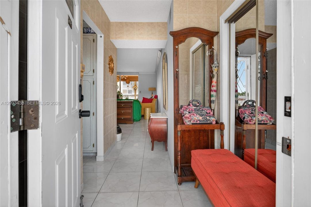 For Sale: $195,000 (2 beds, 2 baths, 1092 Square Feet)