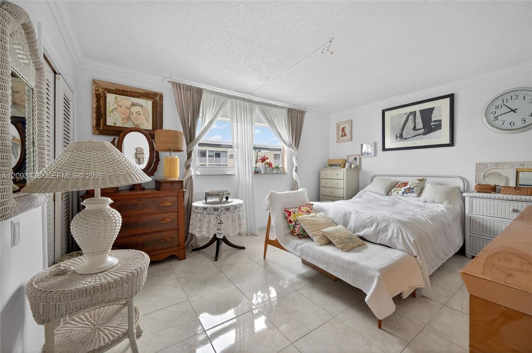 For Sale: $195,000 (2 beds, 2 baths, 1092 Square Feet)