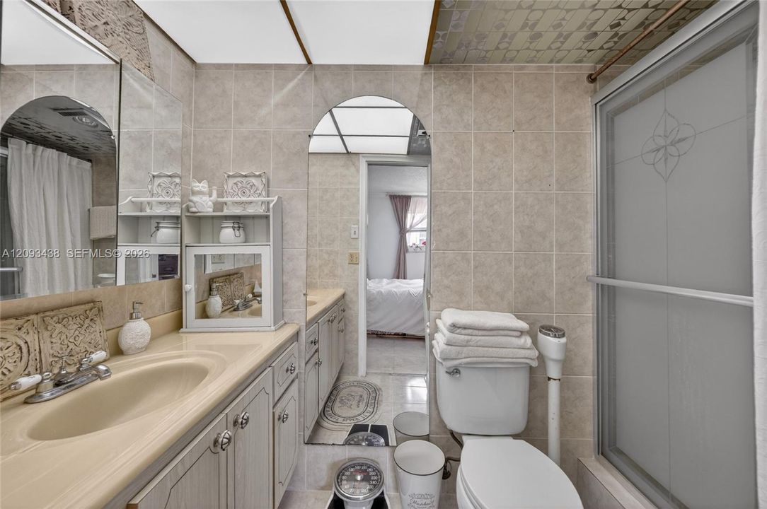 For Sale: $195,000 (2 beds, 2 baths, 1092 Square Feet)