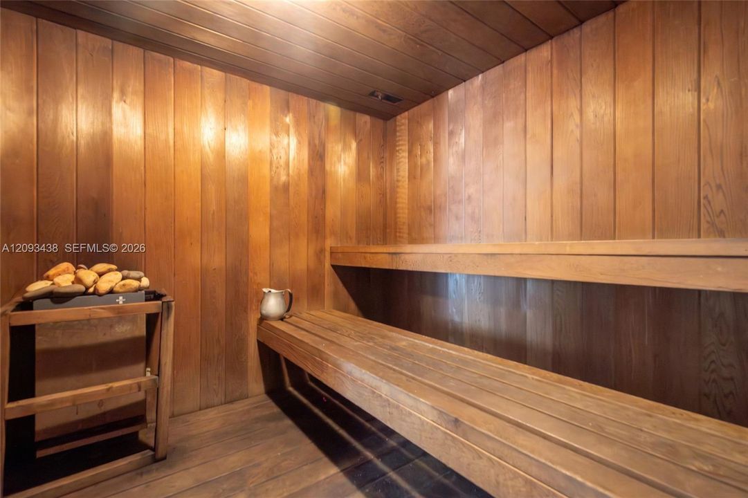 For Sale: $195,000 (2 beds, 2 baths, 1092 Square Feet)