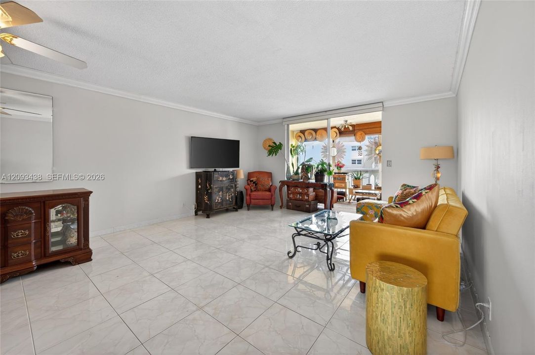 For Sale: $195,000 (2 beds, 2 baths, 1092 Square Feet)