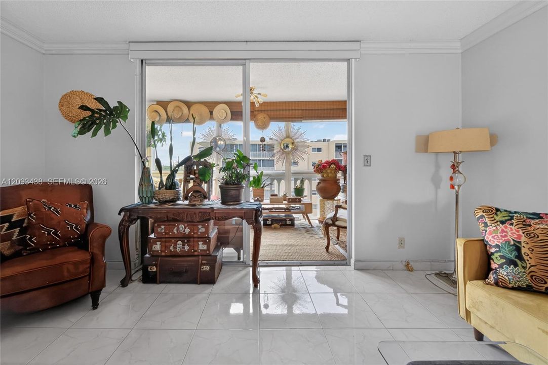For Sale: $195,000 (2 beds, 2 baths, 1092 Square Feet)