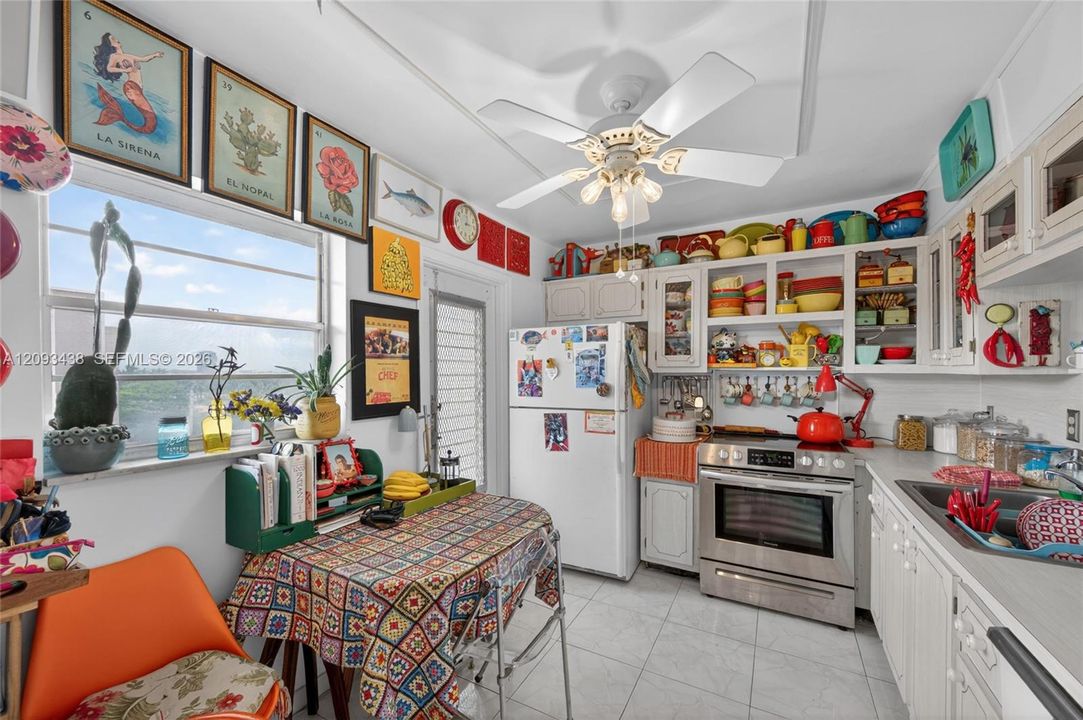 For Sale: $195,000 (2 beds, 2 baths, 1092 Square Feet)