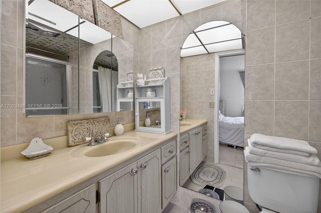 For Sale: $195,000 (2 beds, 2 baths, 1092 Square Feet)