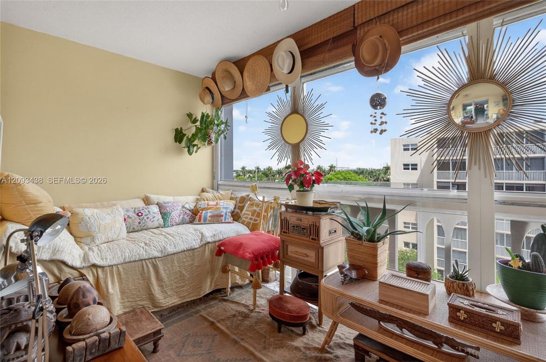 For Sale: $195,000 (2 beds, 2 baths, 1092 Square Feet)