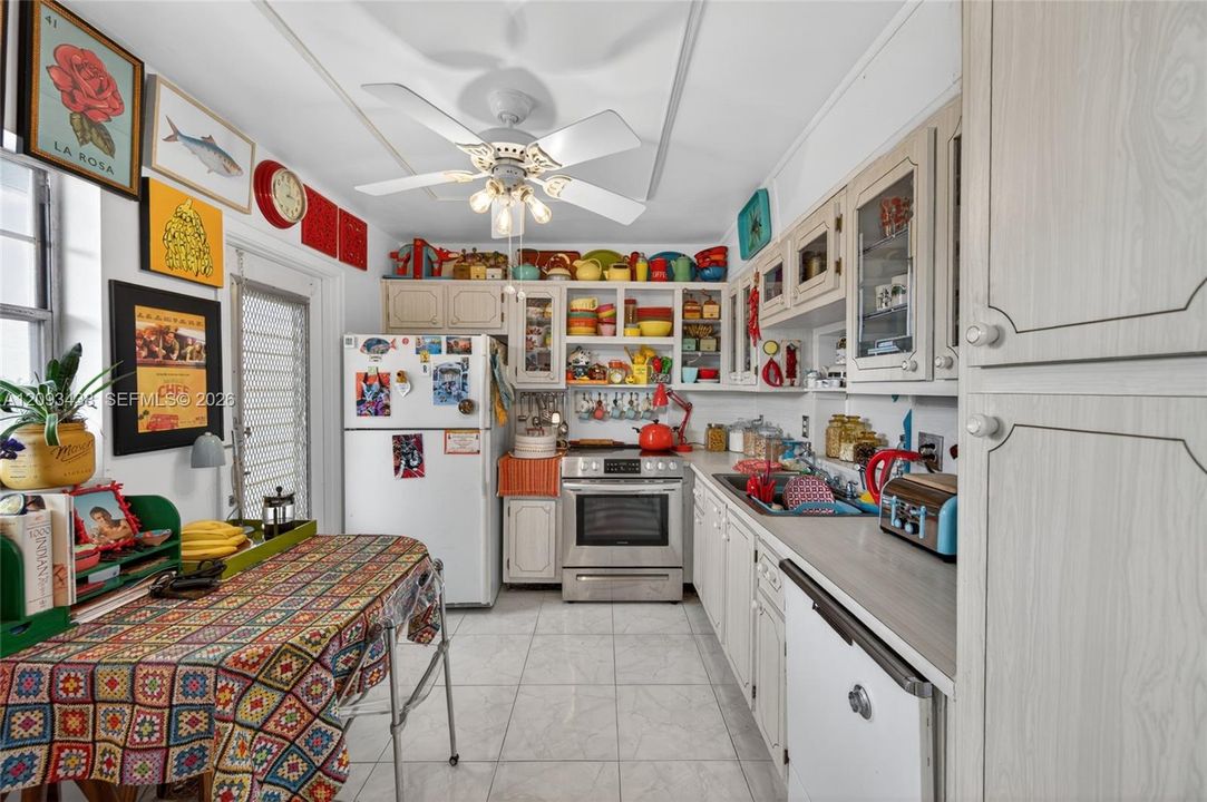 For Sale: $195,000 (2 beds, 2 baths, 1092 Square Feet)