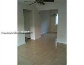 For Rent: $2,200 (2 beds, 1 baths, 940 Square Feet)