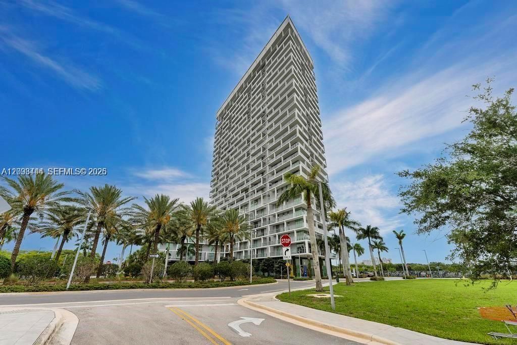 En Venta: $410,000 (2 camas, 2 baños, 920 Pies cuadrados)
