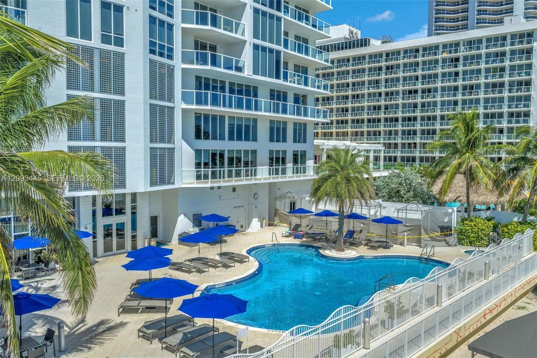 For Sale: $750,000 (1 beds, 1 baths, 1000 Square Feet)
