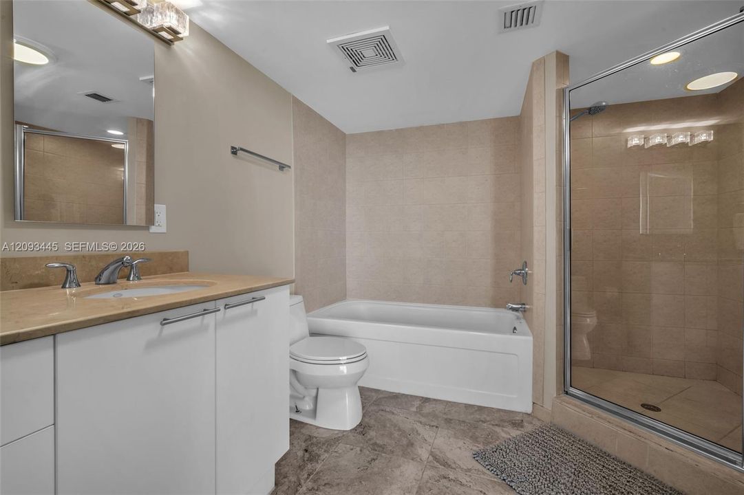 For Sale: $750,000 (1 beds, 1 baths, 1000 Square Feet)