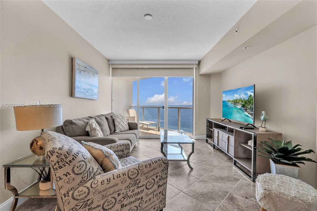 For Sale: $750,000 (1 beds, 1 baths, 1000 Square Feet)
