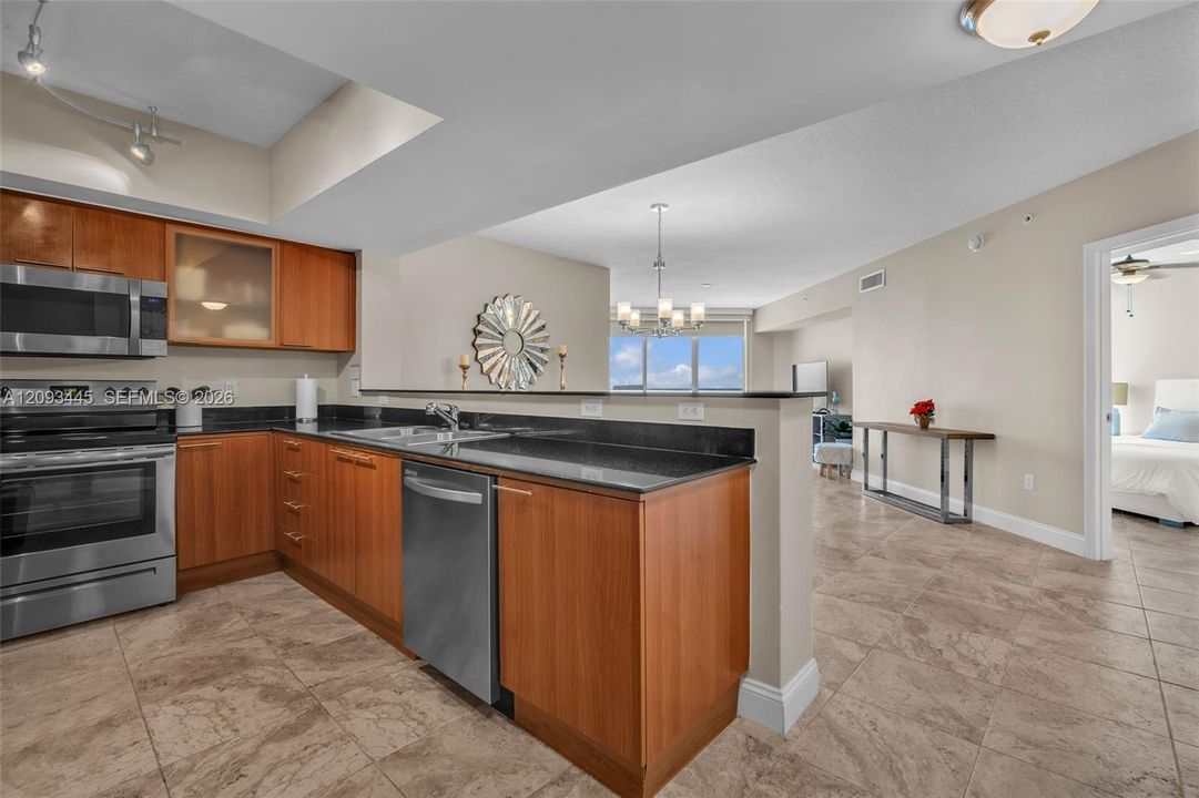 For Sale: $750,000 (1 beds, 1 baths, 1000 Square Feet)