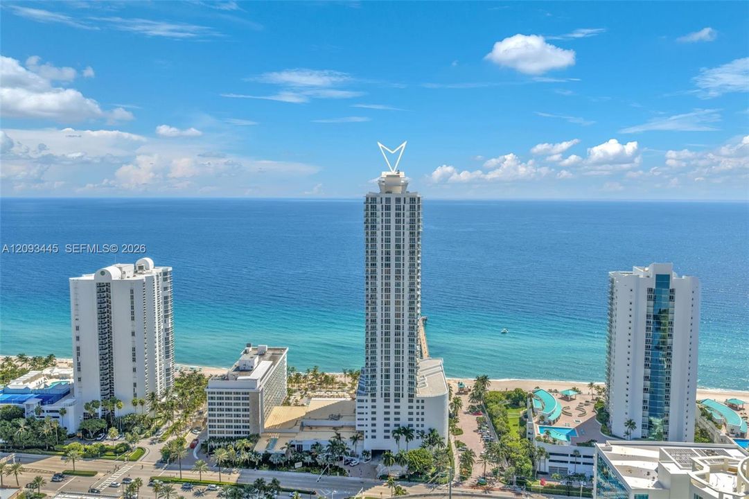 For Sale: $750,000 (1 beds, 1 baths, 1000 Square Feet)