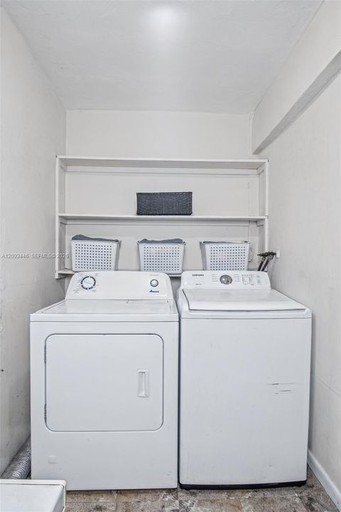 На продажу: $549,000 (4 спален, 2 ванн, 1670 Квадратных фут)