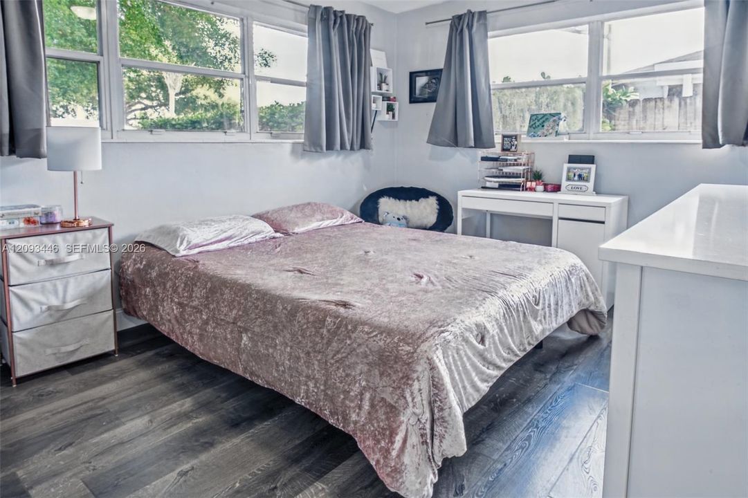 На продажу: $549,000 (4 спален, 2 ванн, 1670 Квадратных фут)