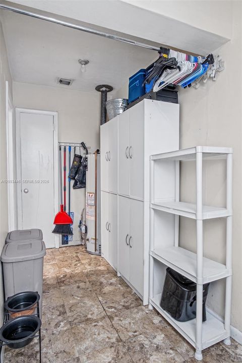 На продажу: $549,000 (4 спален, 2 ванн, 1670 Квадратных фут)
