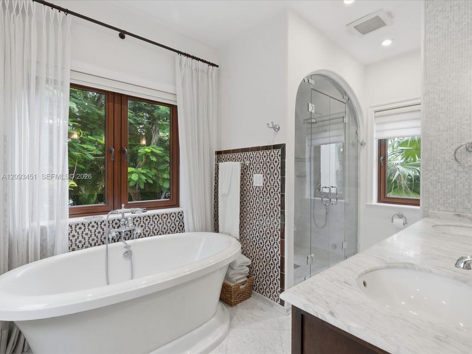 For Sale: $1,900,000 (3 beds, 2 baths, 1901 Square Feet)