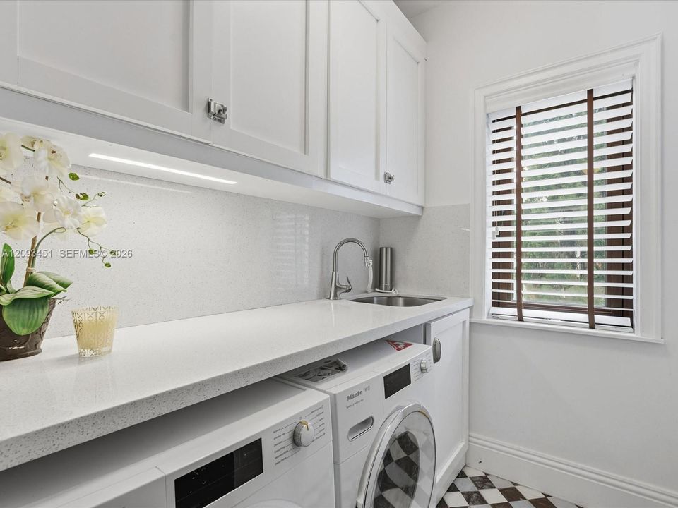 For Sale: $1,900,000 (3 beds, 2 baths, 1901 Square Feet)