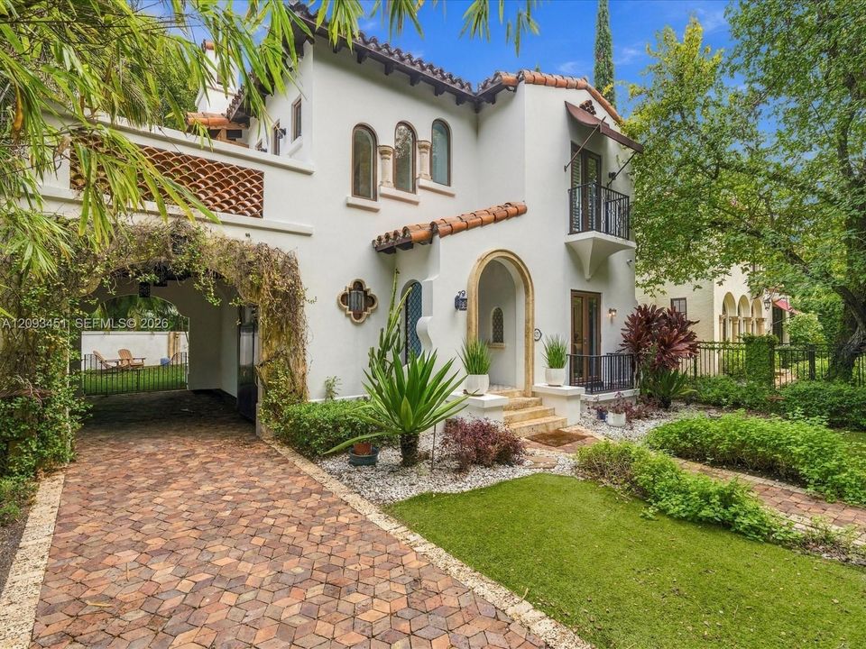 For Sale: $1,900,000 (3 beds, 2 baths, 1901 Square Feet)