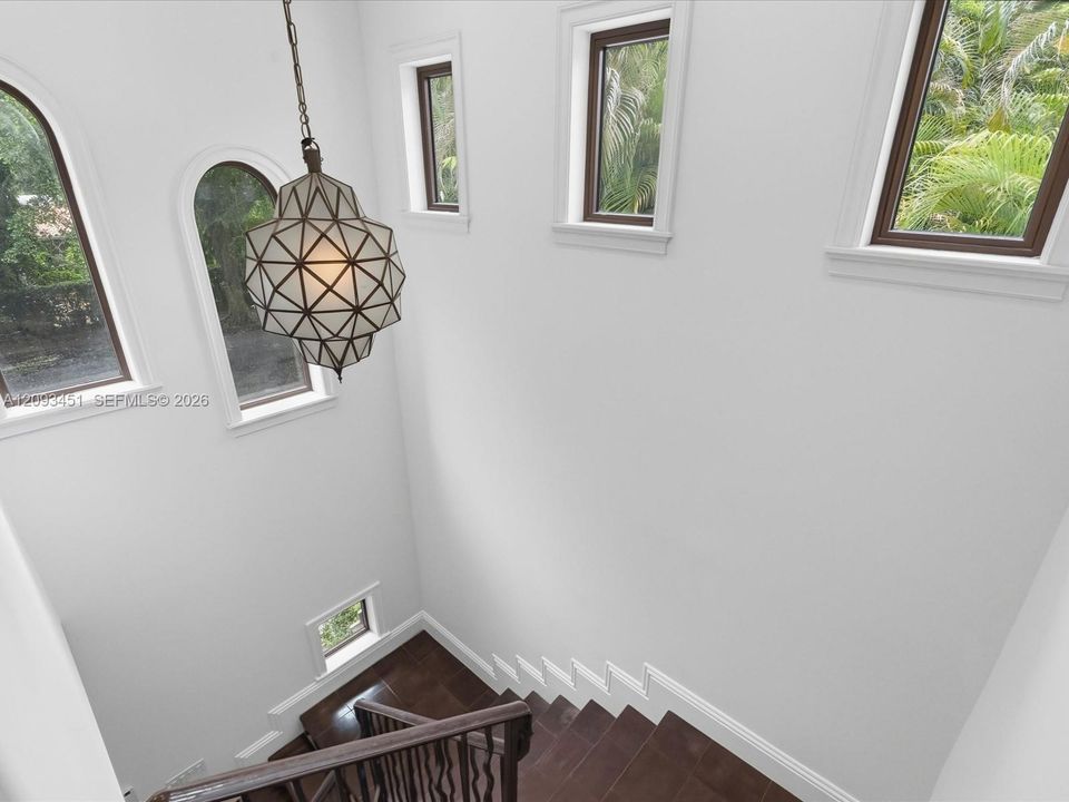 For Sale: $1,900,000 (3 beds, 2 baths, 1901 Square Feet)