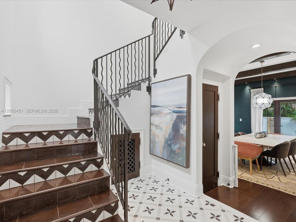 For Sale: $1,900,000 (3 beds, 2 baths, 1901 Square Feet)