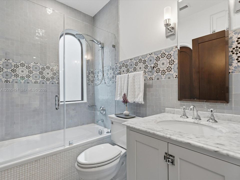 For Sale: $1,900,000 (3 beds, 2 baths, 1901 Square Feet)