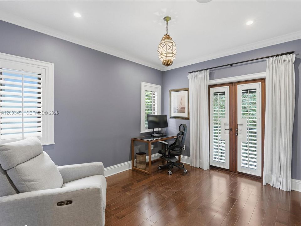 For Sale: $1,900,000 (3 beds, 2 baths, 1901 Square Feet)