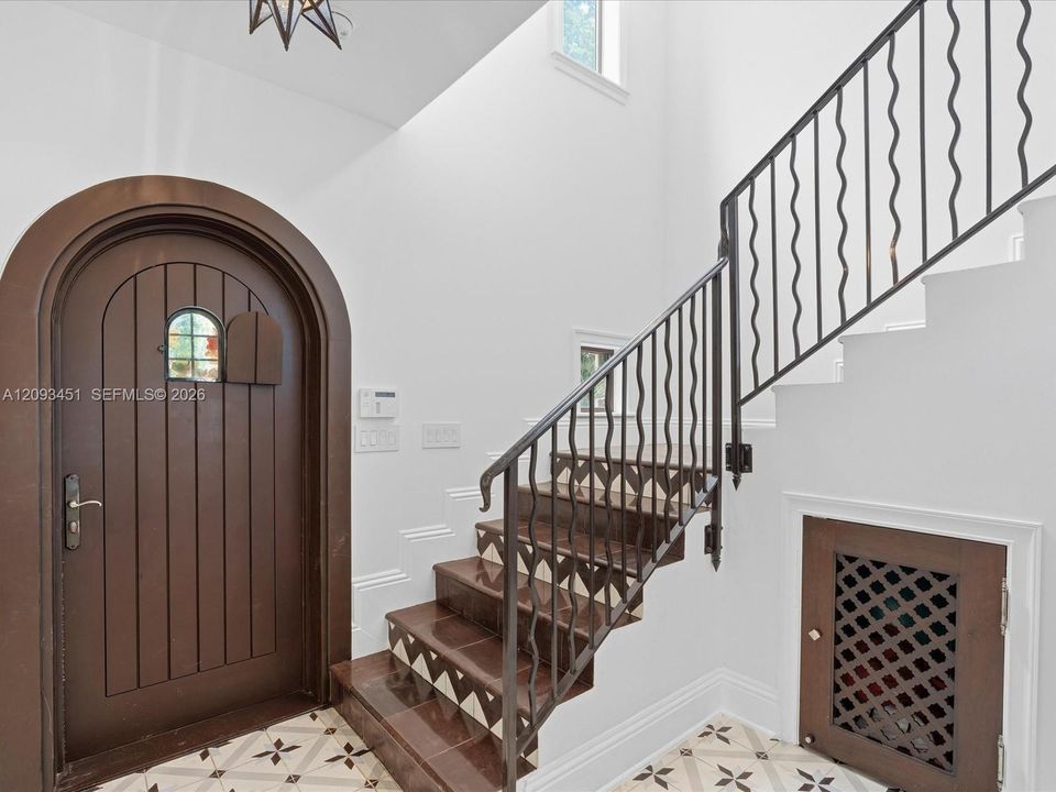 For Sale: $1,900,000 (3 beds, 2 baths, 1901 Square Feet)