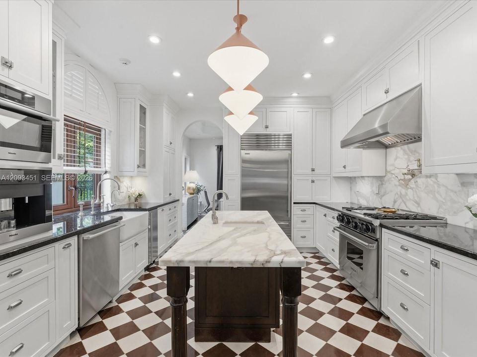 For Sale: $1,900,000 (3 beds, 2 baths, 1901 Square Feet)