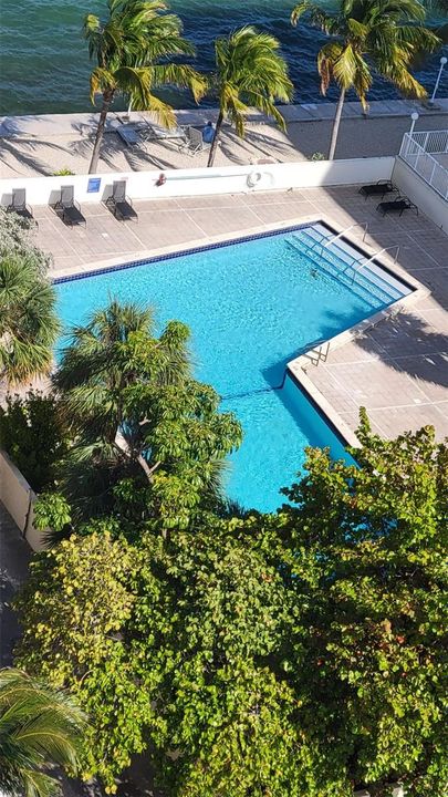 For Rent: $2,400 (1 beds, 1 baths, 741 Square Feet)