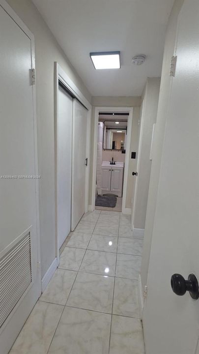 For Rent: $2,400 (1 beds, 1 baths, 741 Square Feet)