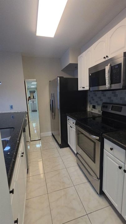 For Rent: $2,400 (1 beds, 1 baths, 741 Square Feet)