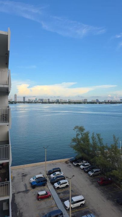 For Rent: $2,400 (1 beds, 1 baths, 741 Square Feet)